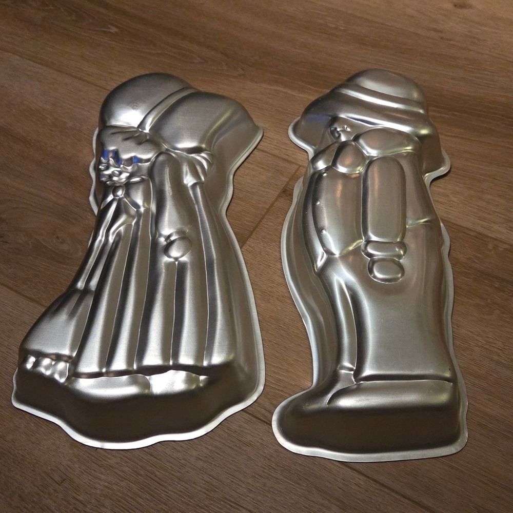 1976 Holly Hobbie  & Robby Wilton Enterprises Cake Pan Set‎ Couple Baking Mold